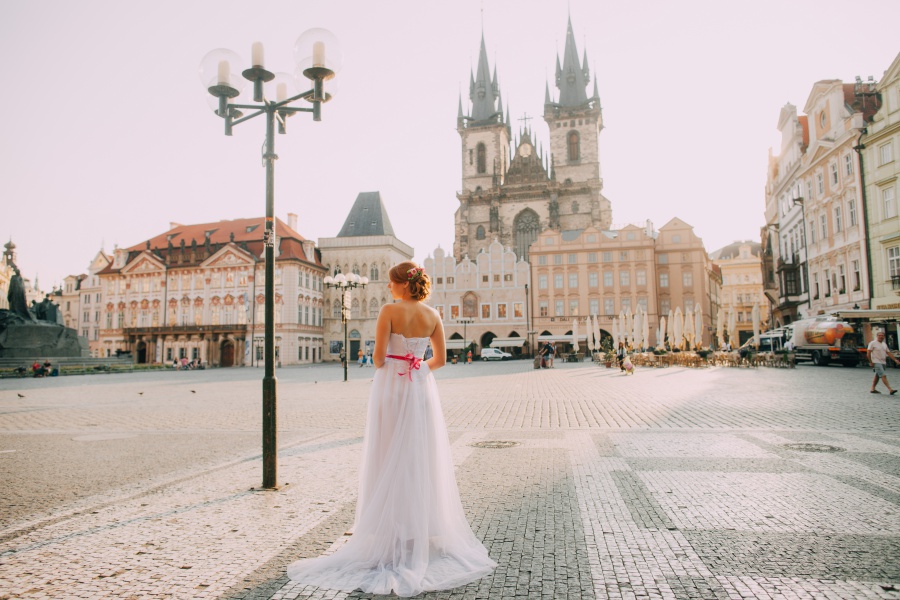 Prague Pre-Wedding Photoshoot At Old Town Square And Charles Bridge  by Nika  on OneThreeOneFour 2