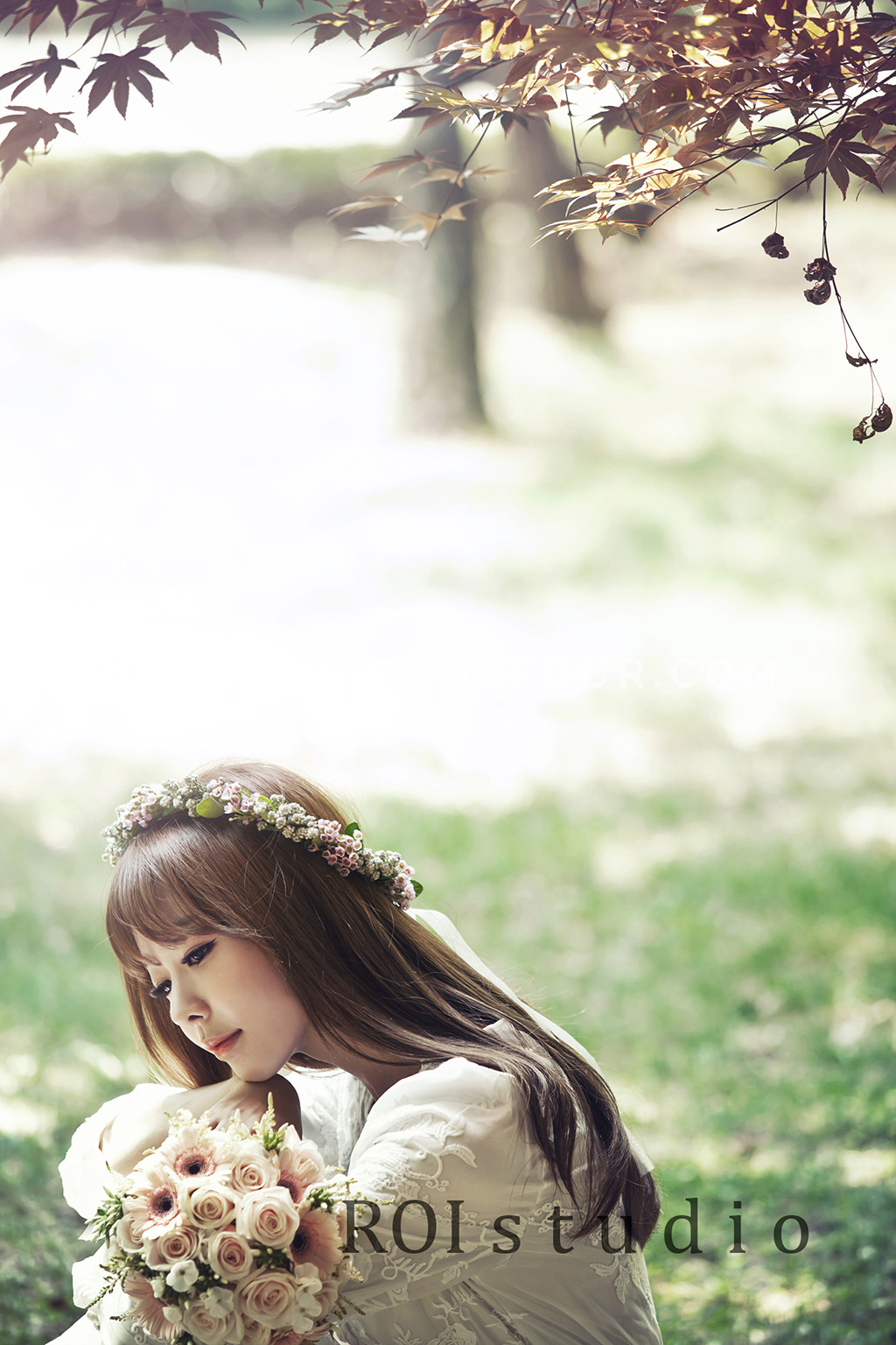 Korean Wedding Photos: Dosan Park (Outdoor) by Roi Studio on OneThreeOneFour 10