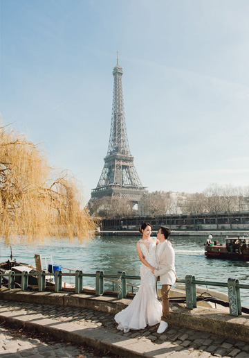 Romance in Paris: Pre-Wedding Photoshoot at Iconic Landmarks | Eiffel Tower, Louvre, Arc de Triomphe, and More