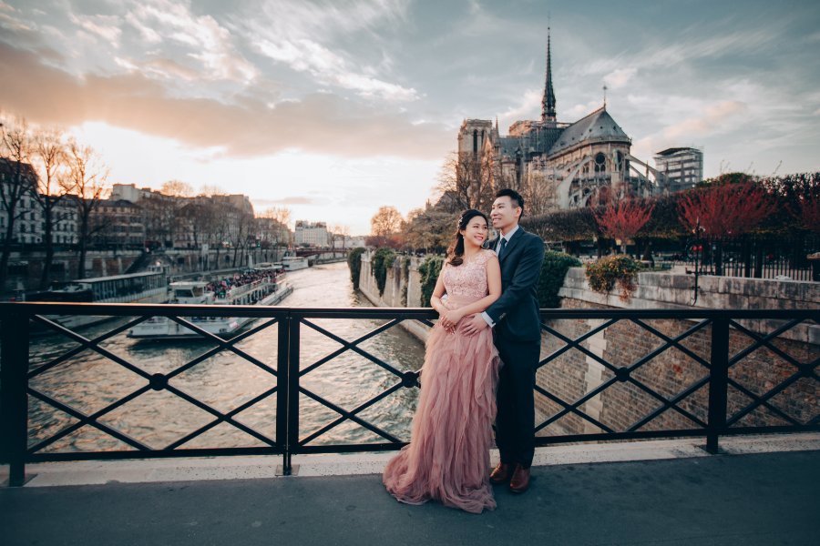 J&A: US Couple's Paris Day to Night Pre-wedding Photoshoot by Yao on OneThreeOneFour 20