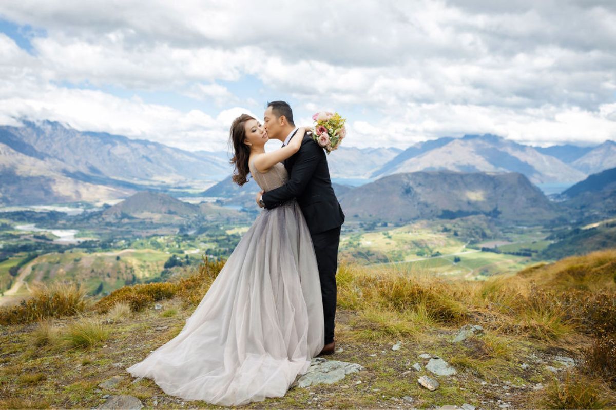 新西蘭婚纱拍攝 - 在科羅曼德峯、斯基珀斯峽谷和夏日羽扇豆的特卡波湖 by Fei on OneThreeOneFour 15