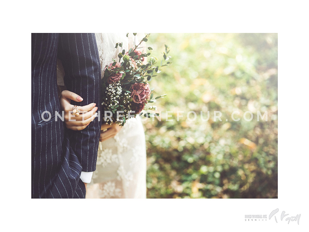 Korean Wedding Photos: Outdoor by SUM Studio on OneThreeOneFour 1