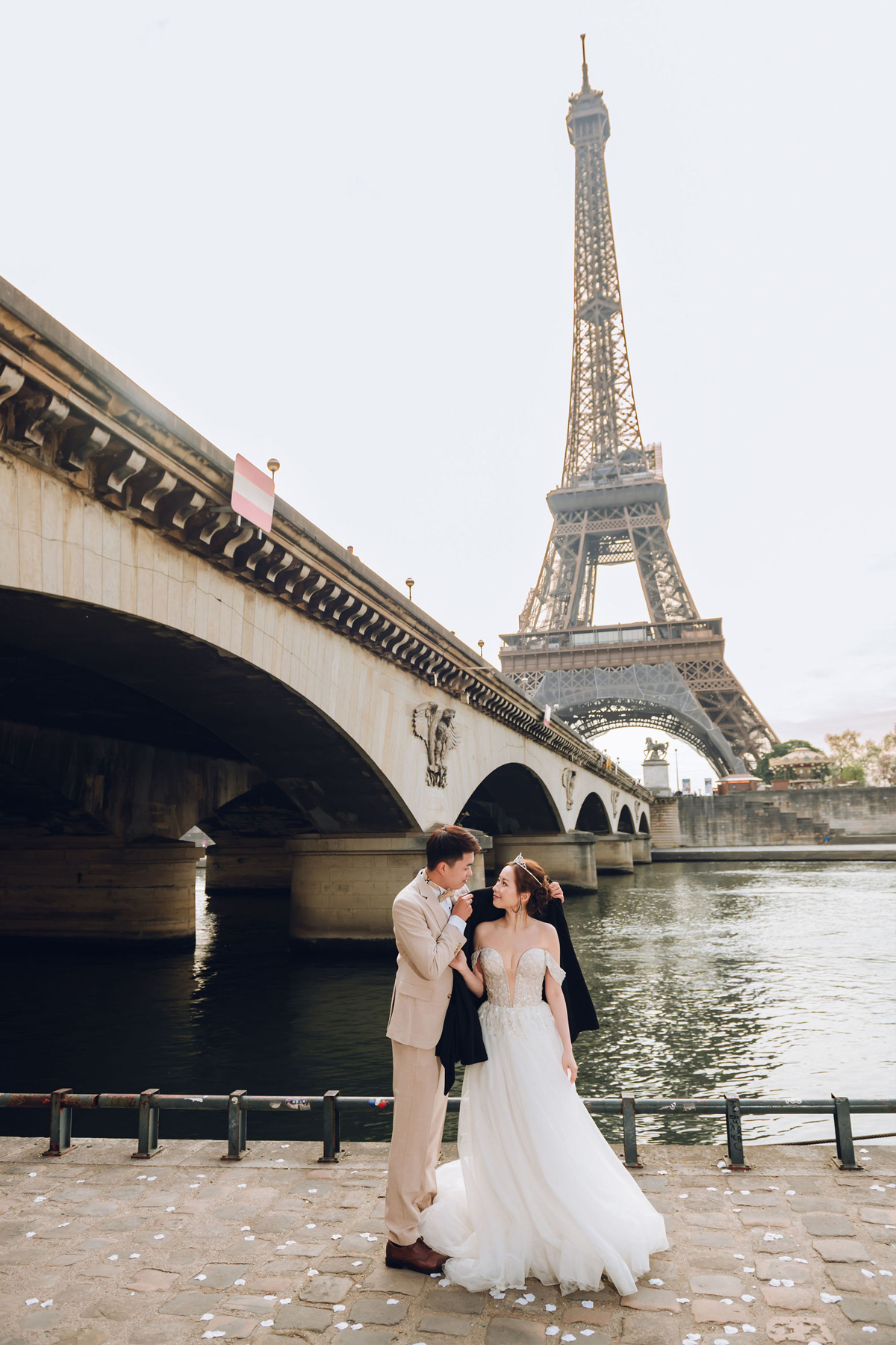 Eternal Love in Paris: Pre-Wedding Photoshoot for Hong Kong Couple | Eiffel Tower, Trocadero, Café, Louvre, Alexandre III Bridge by Arnel on OneThreeOneFour 7