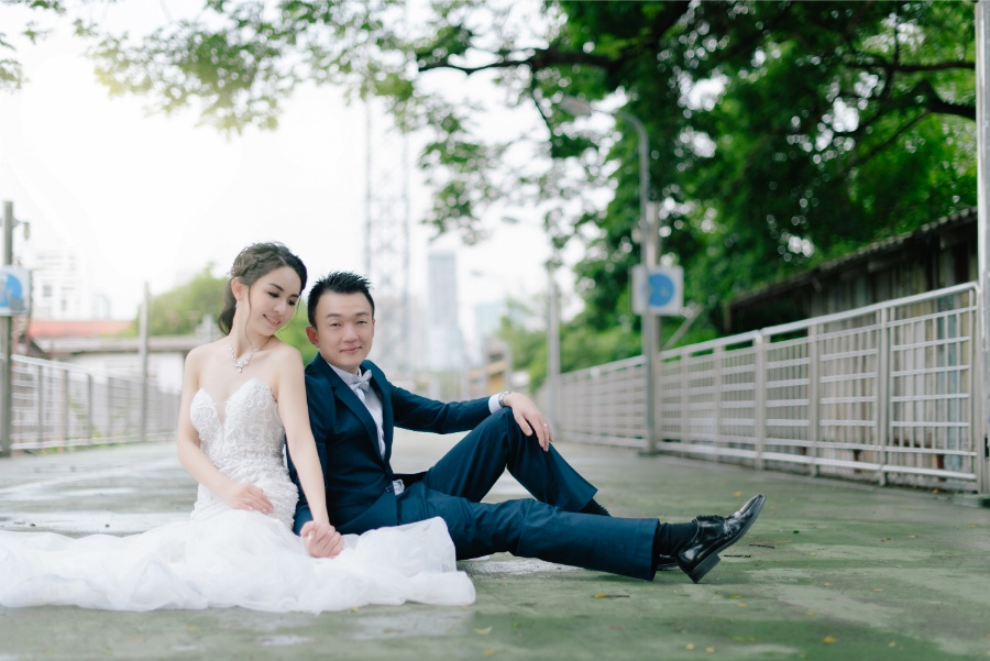 Bangkok Chong Nonsi and Chinatown Prewedding Photoshoot in Thailand by Sahrit on OneThreeOneFour 9