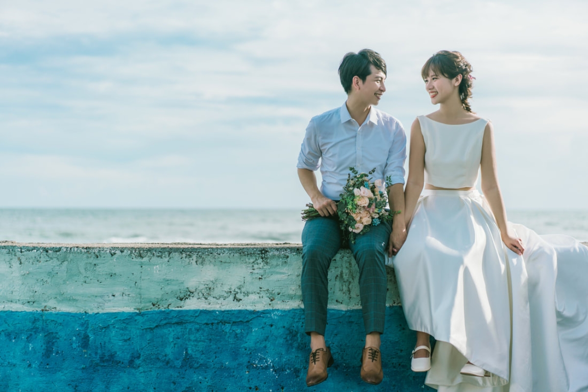 Taiwan Pre-Wedding Photoshoot Quaint Neighborhood Lush Green Hills Beach Romantic Getaway by  on OneThreeOneFour 10