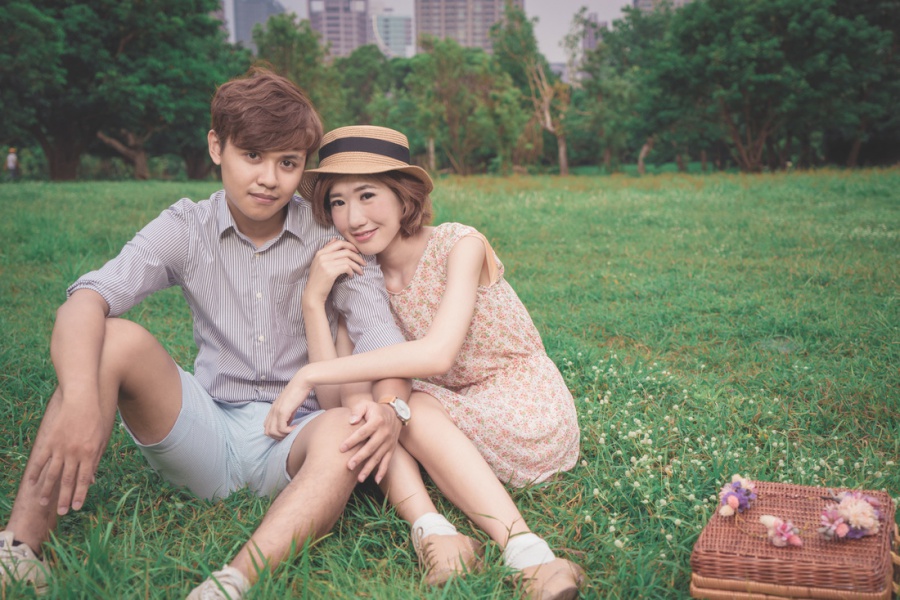 Taiwan Casual Couple Photoshoot At The Park During Autumn  by Star  on OneThreeOneFour 4