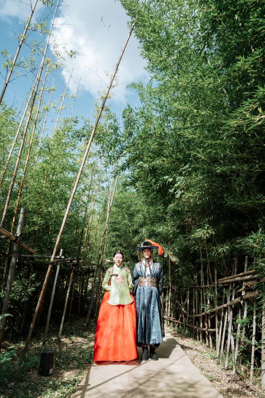 Y&B: Korea Hanbok Pre-Wedding Photoshoot At Dream Forest by Jungyeol on OneThreeOneFour 18