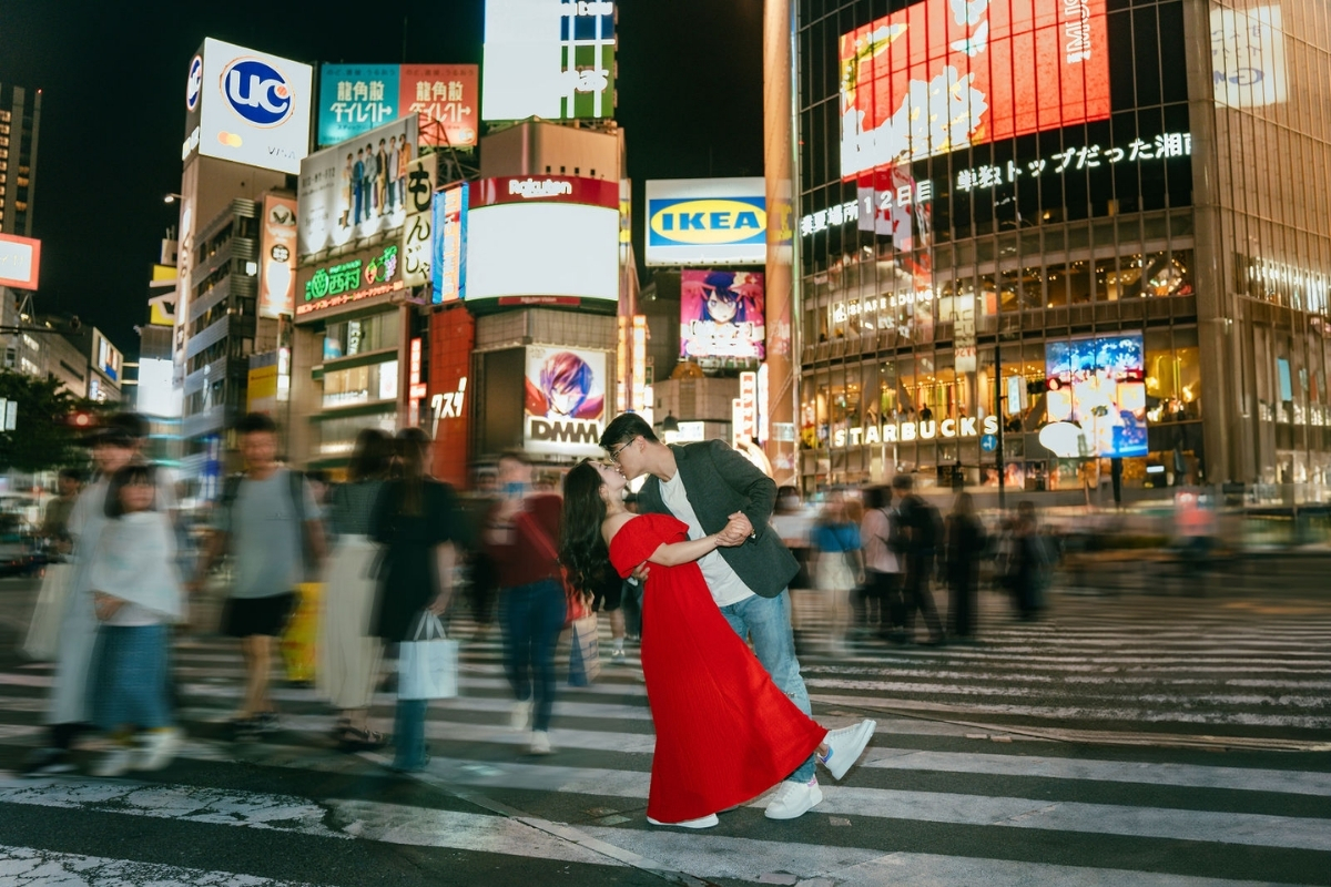 Tokyo Pre-Wedding Photoshoot with Nonbei Yokocho, Shiba Park, and Shibuya by  on OneThreeOneFour 15