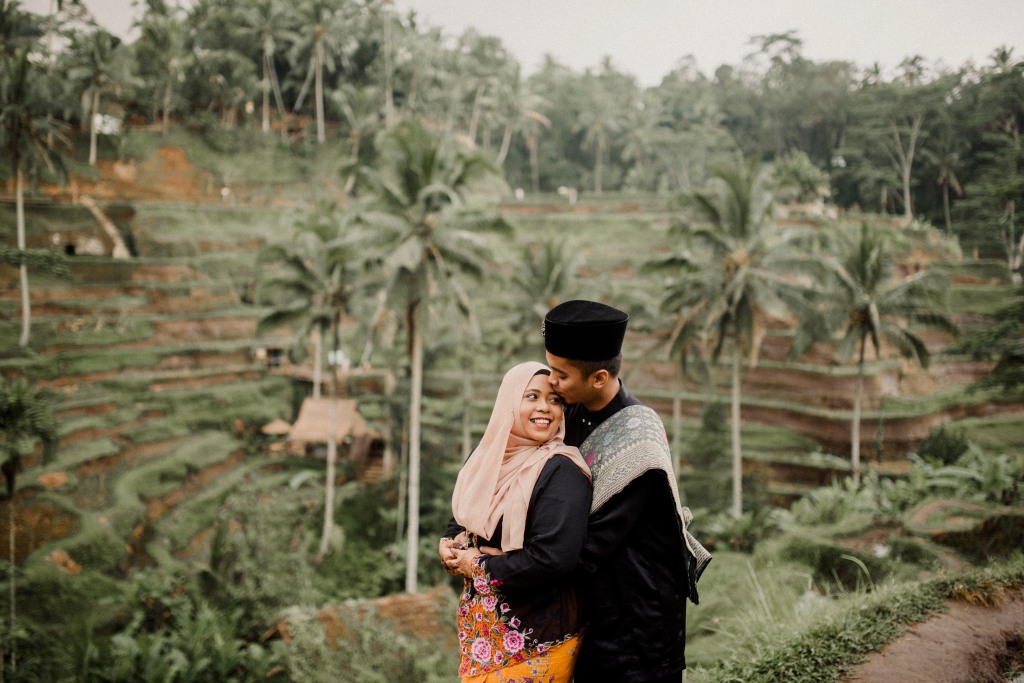 Bali Honeymoon Photography: Post-Wedding Photoshoot For Malay Couple At Tegallalang Rice Paddies  by Dex on OneThreeOneFour 10
