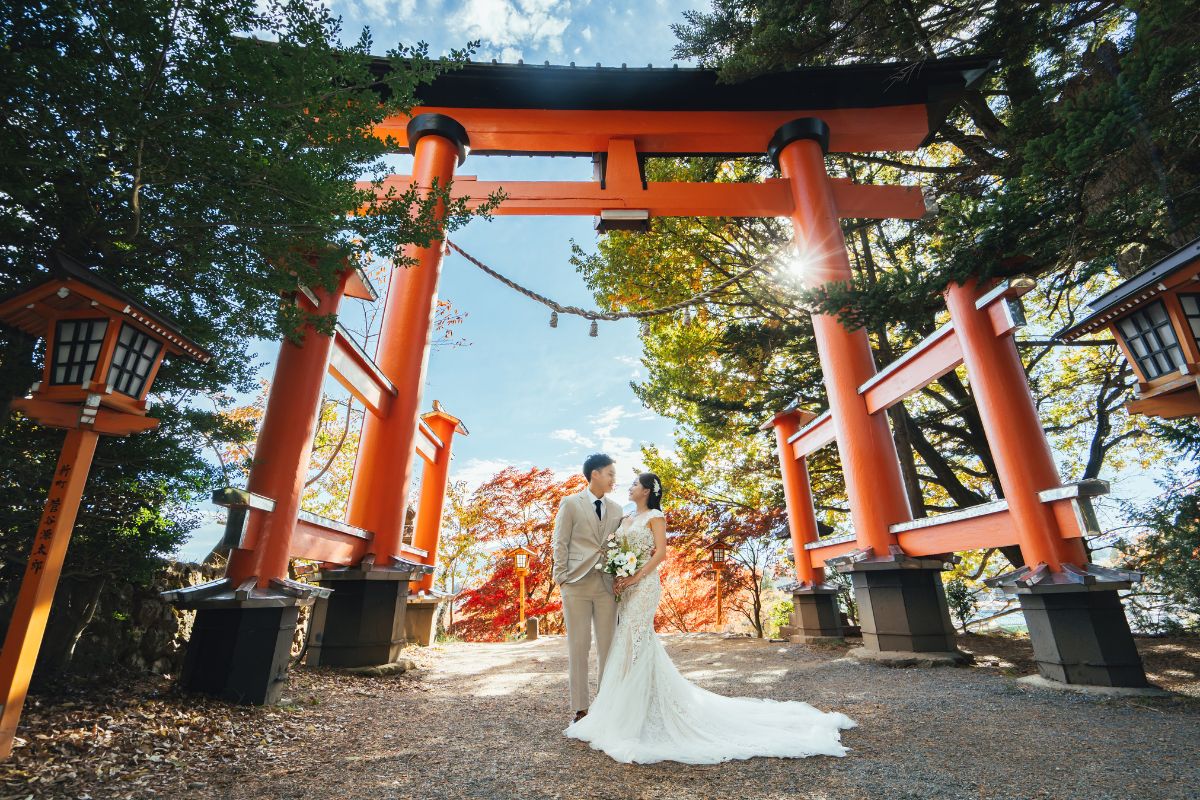 Tokyo Traditional Kimono Photoshoot at Nezu Shrine and Prewedding at Chureito Pagoda and Mount Fuji by Dahe on OneThreeOneFour 13