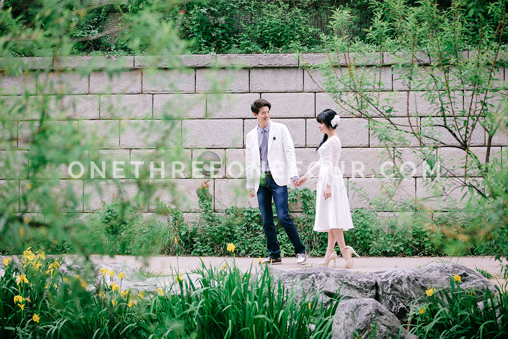 Korean Studio Pre-Wedding Photography: Han River, Insadong, Bukchon Hanok Village (Outdoor) by The Face Studio on OneThreeOneFour 19