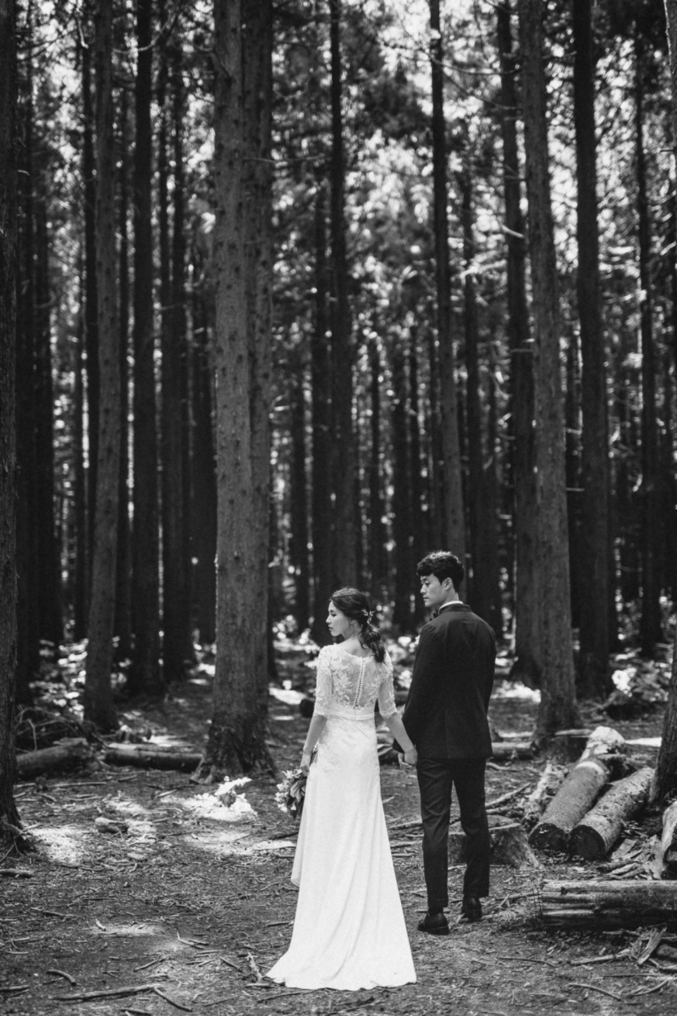 Korea Jeju Island Pre-Wedding Photoshoot In A Forest and At A Beach During Autumn by Bongkak  on OneThreeOneFour 2