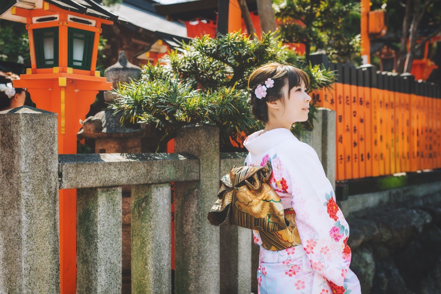 Japan Kyoto Kimono Photoshoot At Gion District During Cherry Blossom Season  by Shu Hao  on OneThreeOneFour 11