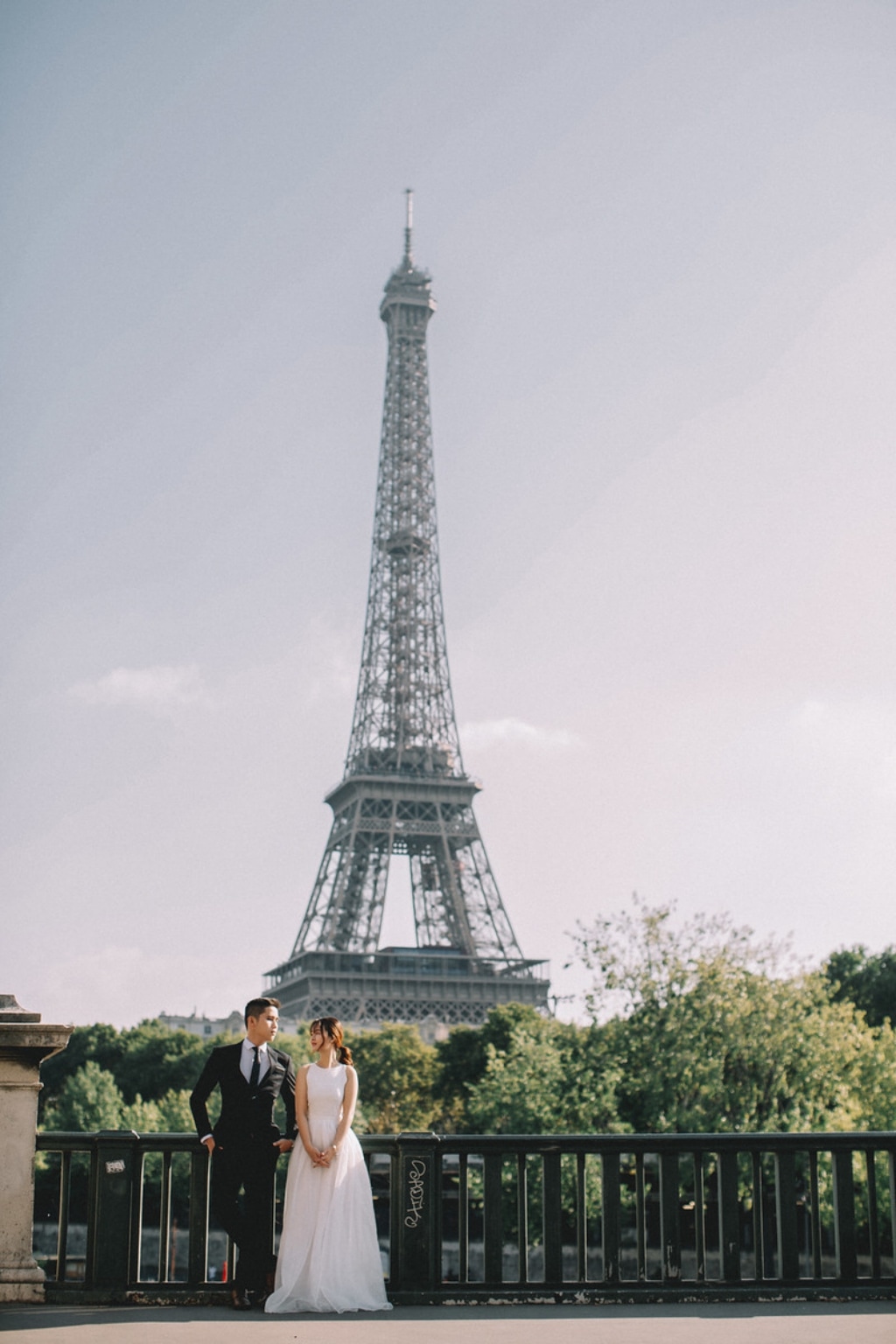 法國巴黎蜜月旅拍 - 艾菲爾鐵塔、羅浮宮與比爾哈克姆橋 by Vin on OneThreeOneFour 16