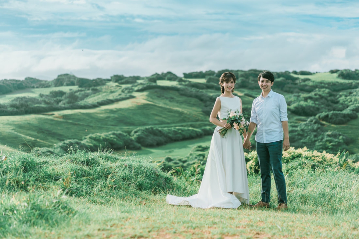 Taiwan Pre-Wedding Photoshoot Quaint Neighborhood Lush Green Hills Beach Romantic Getaway by  on OneThreeOneFour 12