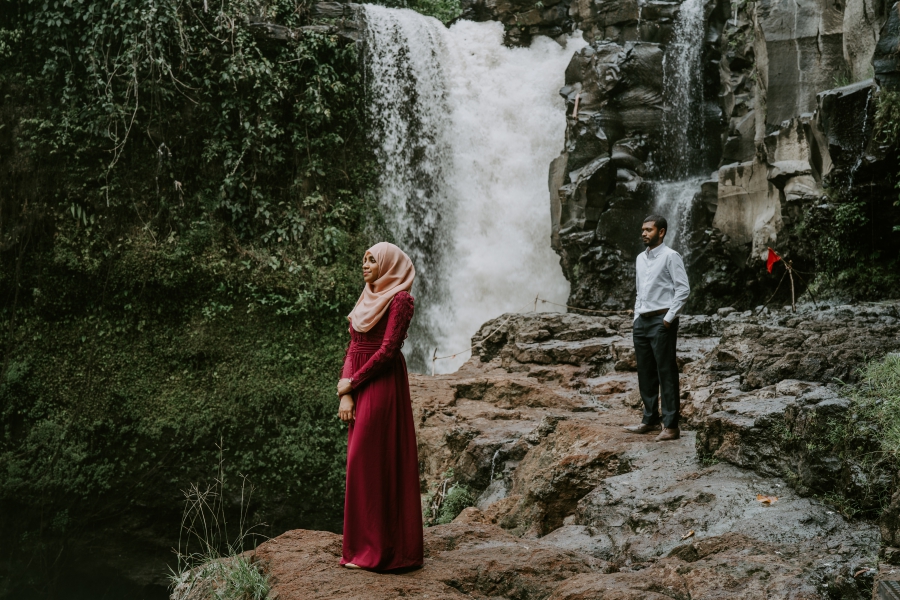 Bali Post-Wedding at Tegallalang Rice Terrace and Tegenungan Waterfall by Cahya on OneThreeOneFour 7