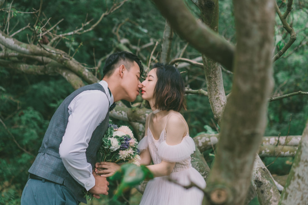 Taiwan Pre-Wedding Photoshoot Abandoned Estate Blue House Gardens by  on OneThreeOneFour 38