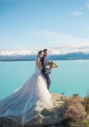 New Zealand Lake Tekapo, Lake Pukaki and Arrowtown Pre-Wedding Photoshoot