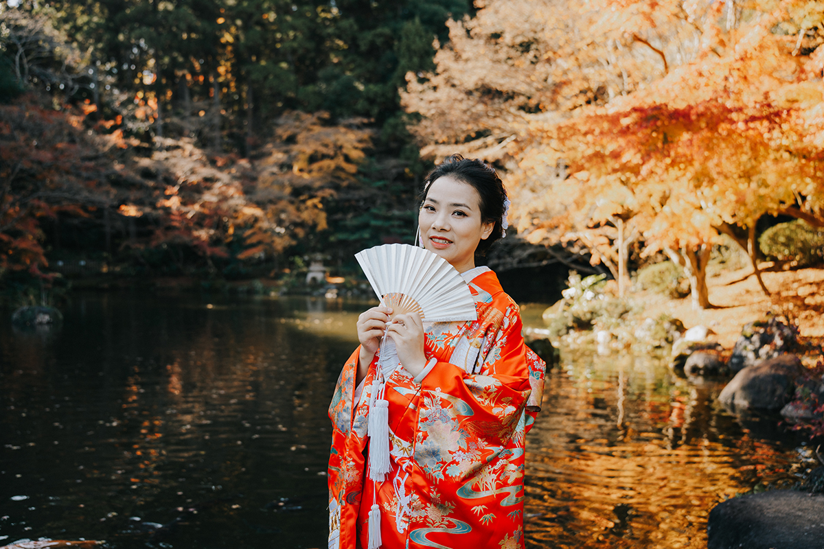 Japan Autumn Pre-Wedding Photoshoot in Tokyo with Maple Leaves by Cui Cui on OneThreeOneFour 2