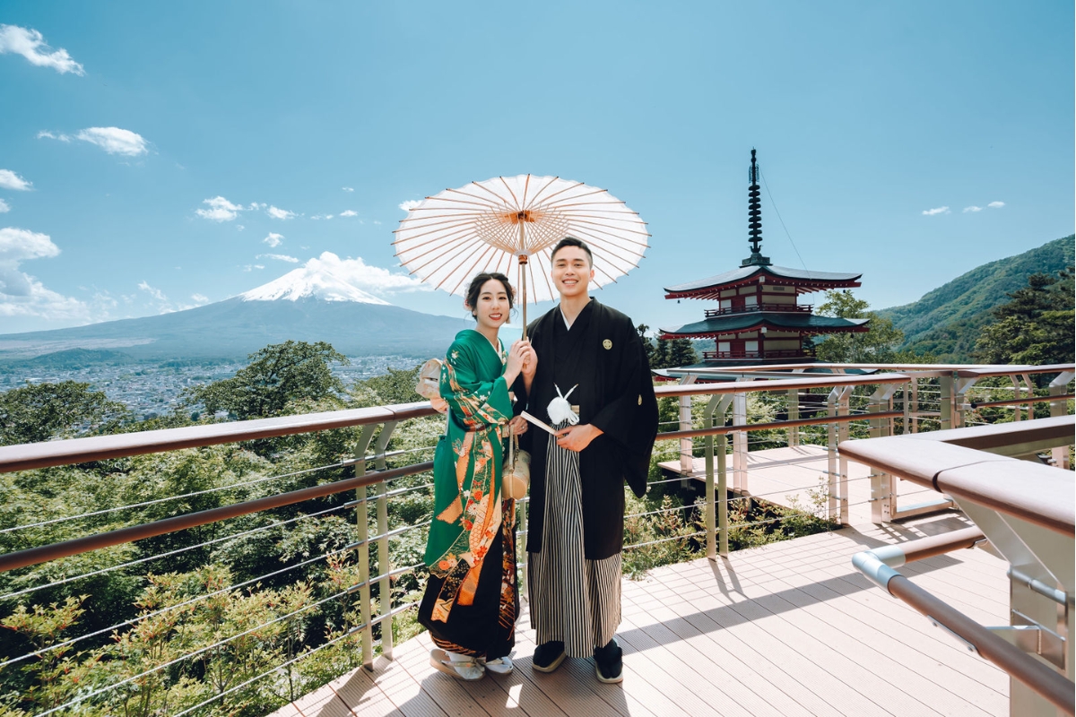 Tokyo Pre-Wedding Photoshoot with Chureito Pagoda, Lake Kawaguchiko, and Shinjuku by Dahe on OneThreeOneFour 0