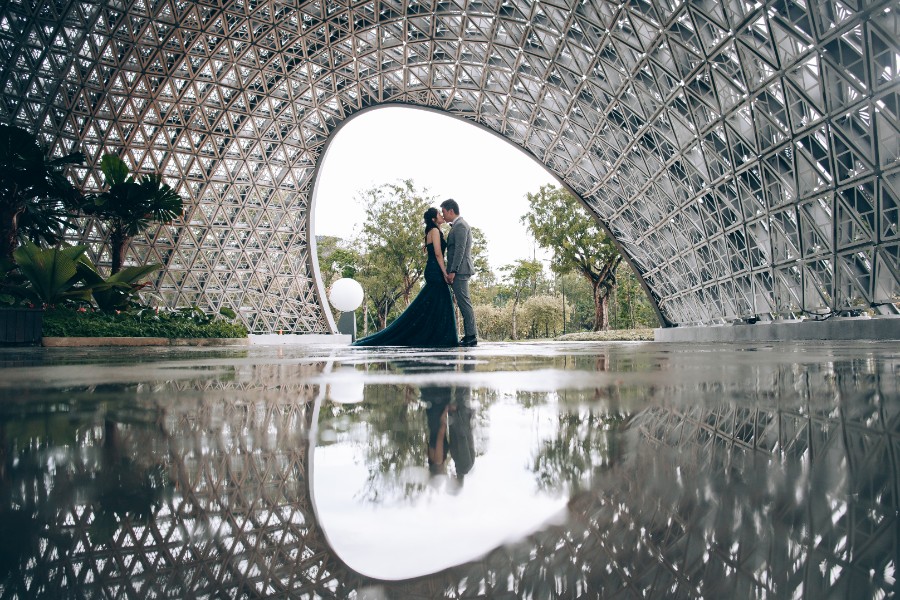 E&K: Quirky pre-wedding in Chinatown, Gardens by the Bay and beach by Cheng on OneThreeOneFour 11