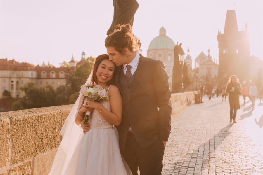 Prague Hluboká Castle Pre-wedding Photoshoot by Nika on OneThreeOneFour 10