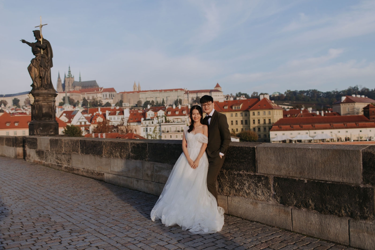 Prague Pre-Wedding Photoshoot with Old Town Square, Astronomical Clock, Charles Bridge and St Vitus Cathedral by Nika on OneThreeOneFour 0