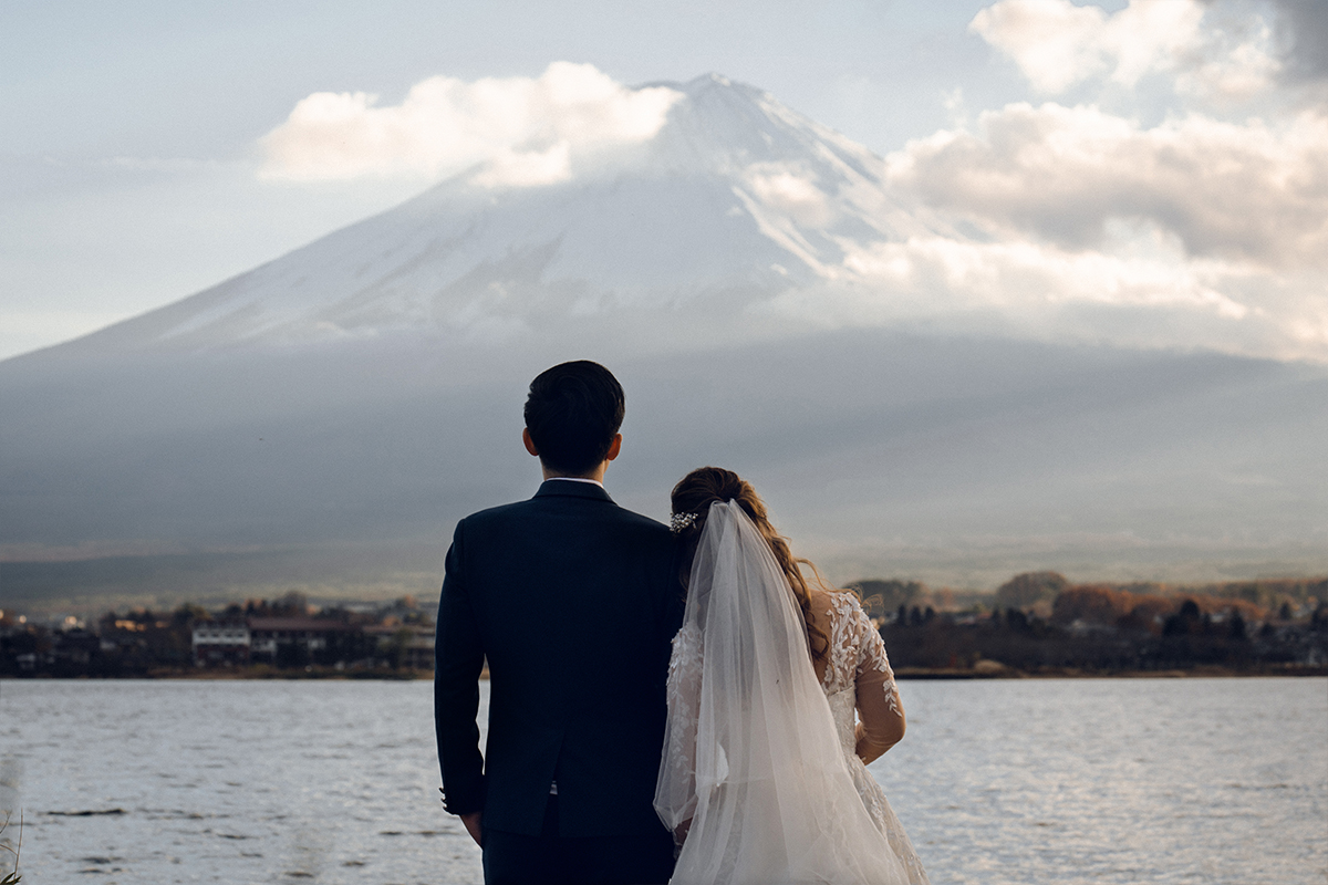 Autumn Maple Leaves Pre-Wedding Photoshoot in Mount Fuji  by Dahe on OneThreeOneFour 25