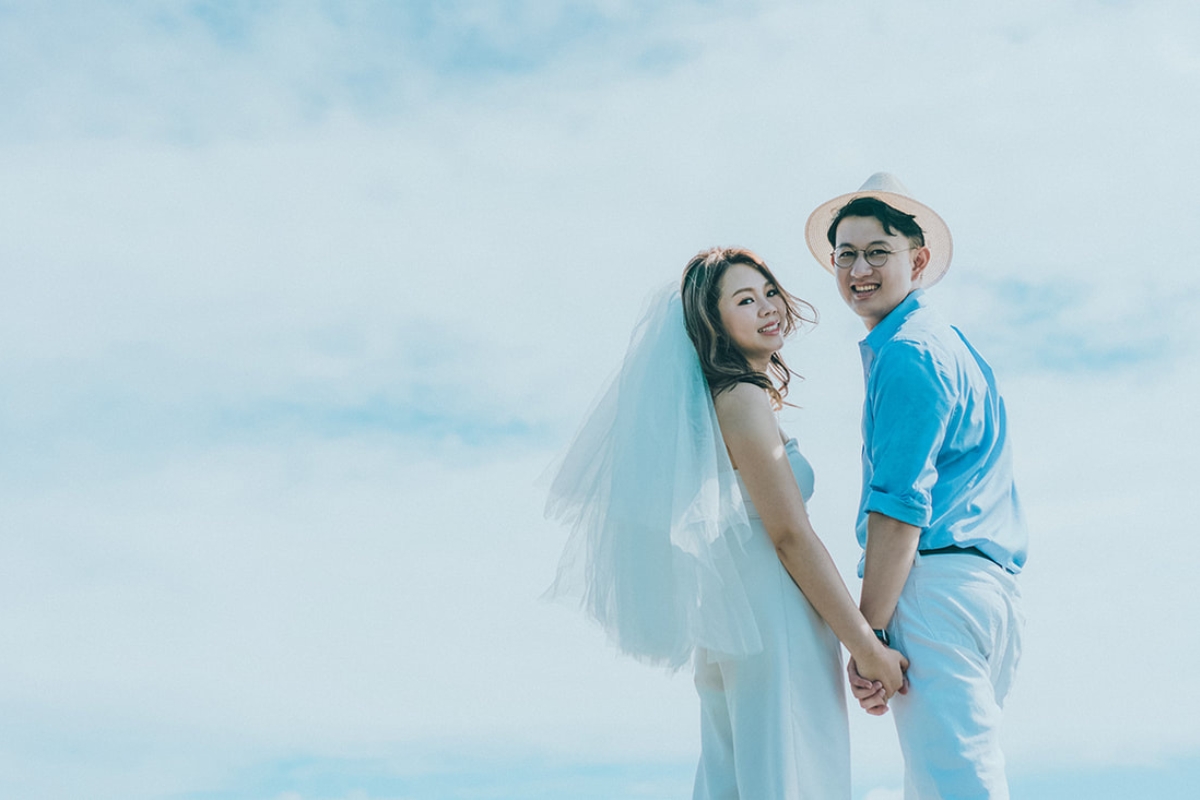 Taiwan Pre-Wedding Photoshoot Pier Blue Skies Animal Farm Flamingos Capybaras Llamas Autumn Leaves by  on OneThreeOneFour 6