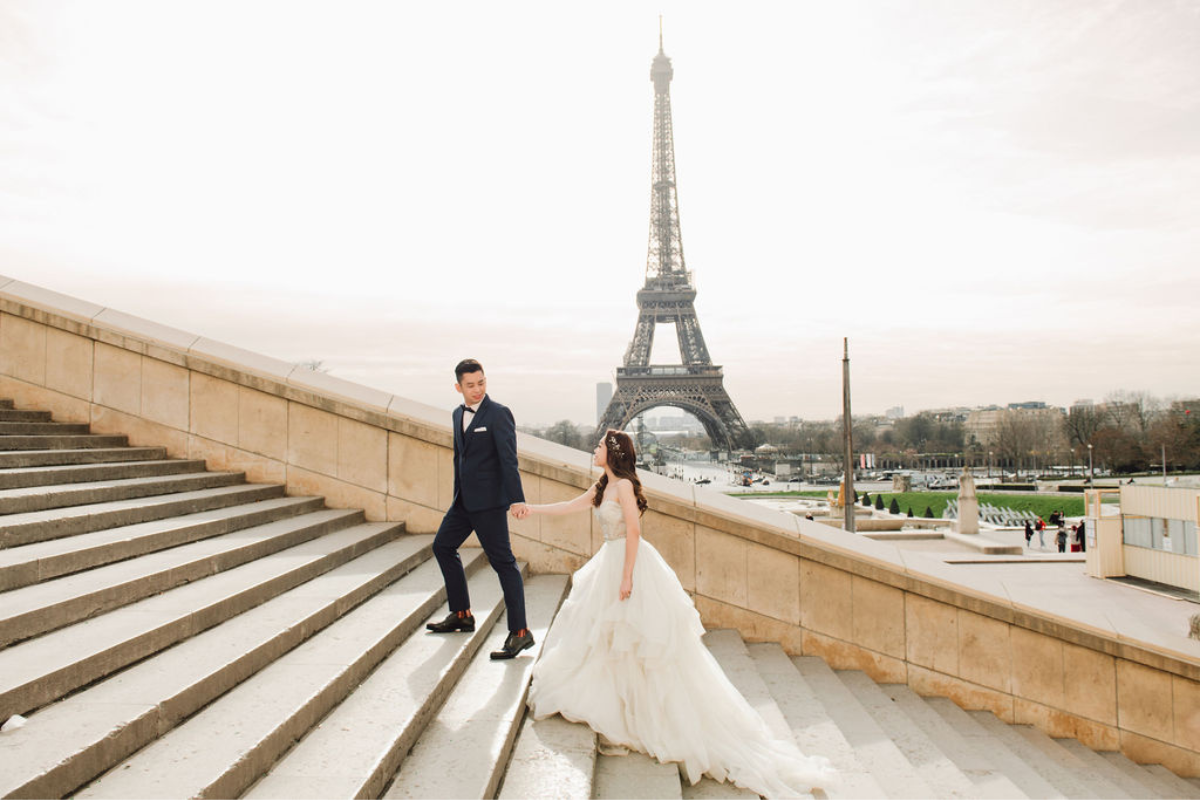 Paris prewedding photoshoot at Avenue De Camoens, Lourve Museum, Bir Hakeim Bridge And Parisian Cafe by Arnel on OneThreeOneFour 0