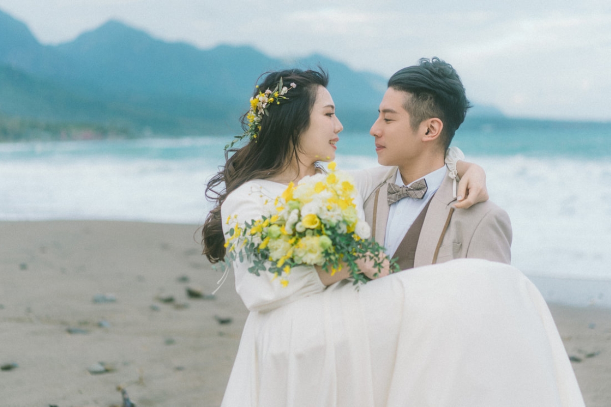 Taiwan Pre-Wedding Photoshoot Countryside Field Beach  by  on OneThreeOneFour 30