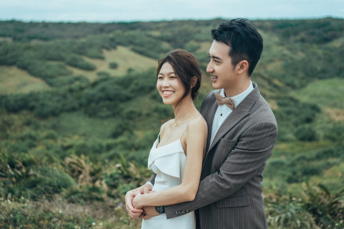 Taiwan Pre-Wedding Photoshoot Cafe Pier Lighthouse Countryside Street Beach by  on OneThreeOneFour 26