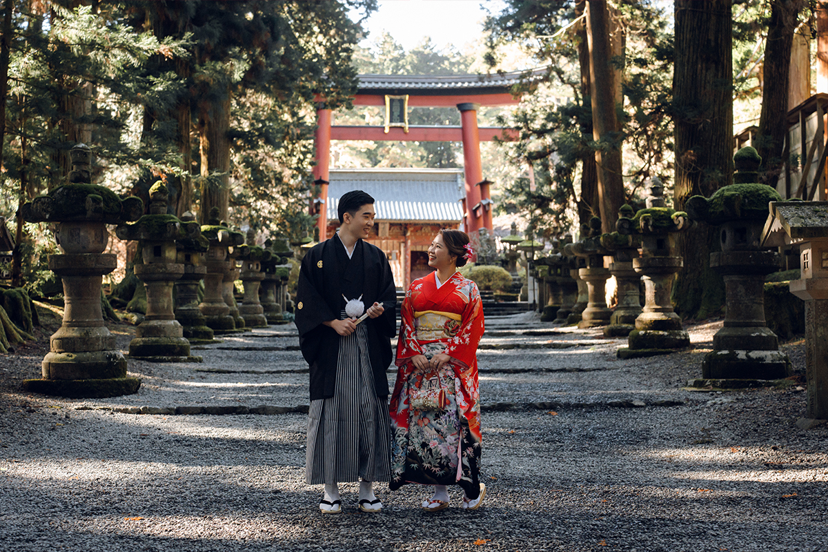 Autumn Maple Leaves Pre-Wedding Photoshoot in Mount Fuji  by Dahe on OneThreeOneFour 1