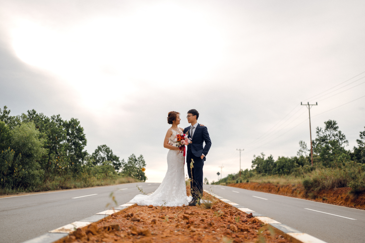 Bintan Pre-Wedding Photoshoot: Chen Yu & Yu Xuan’s Romantic Shoot at Blue Lake, Sand Dunes & ANMON Resort by HS on OneThreeOneFour 1