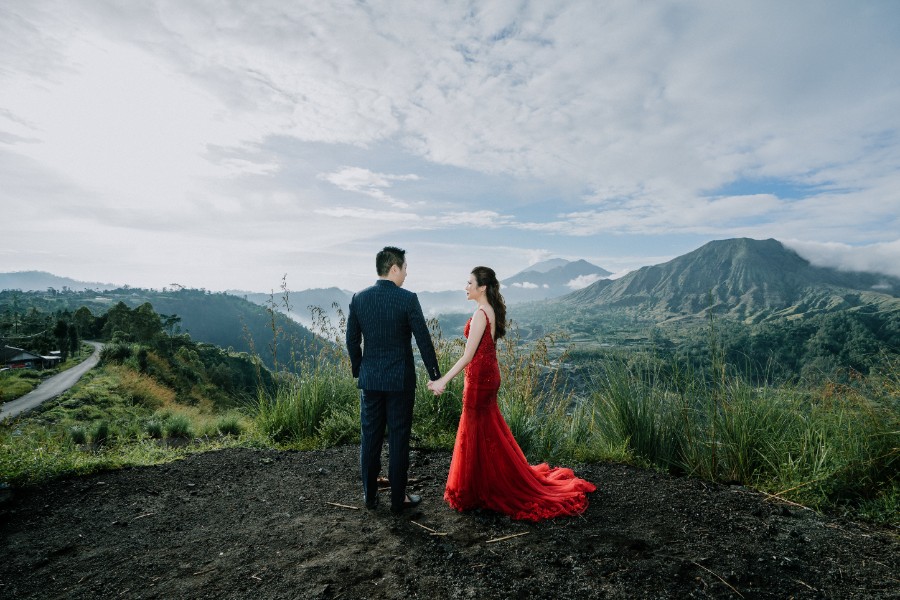 L&J: Whimsical Pre-wedding Photoshoot in Bali by Julie on OneThreeOneFour 16