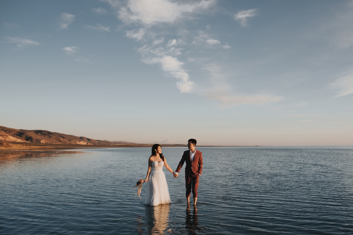 Cappadocia Pre-Wedding Photoshoot Salt Lake Carpet Shop Hot Air Balloons  by Aric on OneThreeOneFour 0