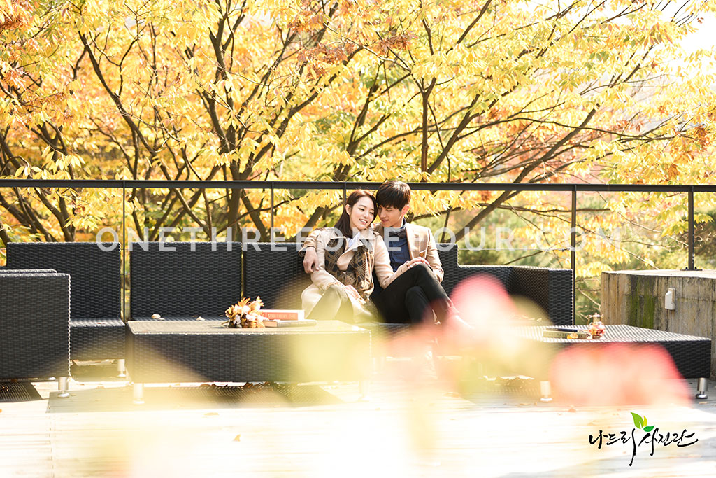 Korean Studio Pre-Wedding Photography: Autumn (Outdoor) by Nadri Studio on OneThreeOneFour 10