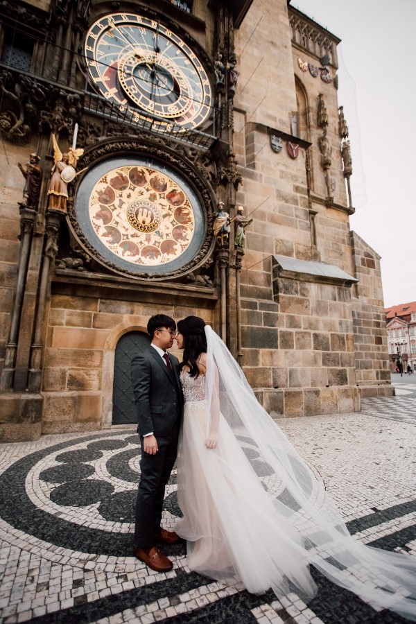 J&J: Prague Pre-wedding Photoshoot by Nika on OneThreeOneFour 1