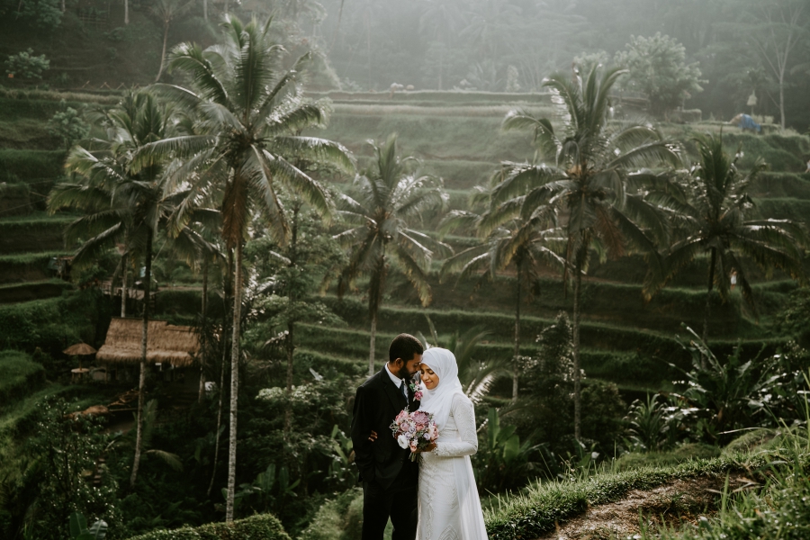 Bali Post-Wedding at Tegallalang Rice Terrace and Tegenungan Waterfall by Cahya on OneThreeOneFour 3