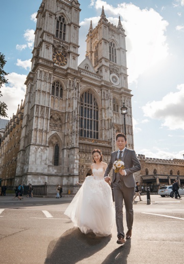 London Pre-Wedding Photoshoot At St. Jame's Smith Square, Big Ben And London