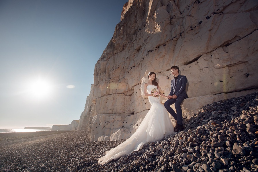 London Pre-Wedding Photoshoot At White Cliff  by Dom  on OneThreeOneFour 6