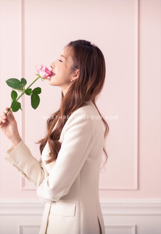 Gravity Studio Simple and Elegant Pre-Wedding Concept = Korean Studio Pre-Wedding by Gravity Studio on OneThreeOneFour 5