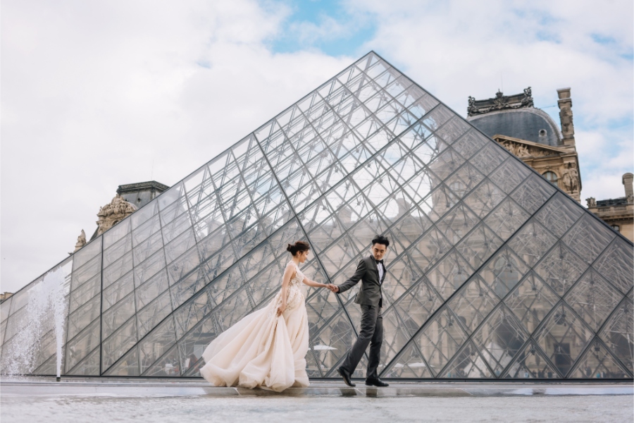 A&K: Canadian Couple's Paris Pre-wedding Photoshoot at the Louvre  by Vin on OneThreeOneFour 30
