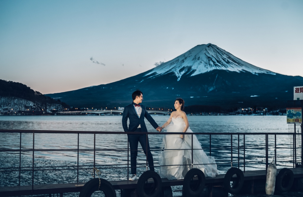 Japan Tokyo Pre-Wedding Photoshoot At Mount Fuji And Shopping Streets  by Lenham  on OneThreeOneFour 4