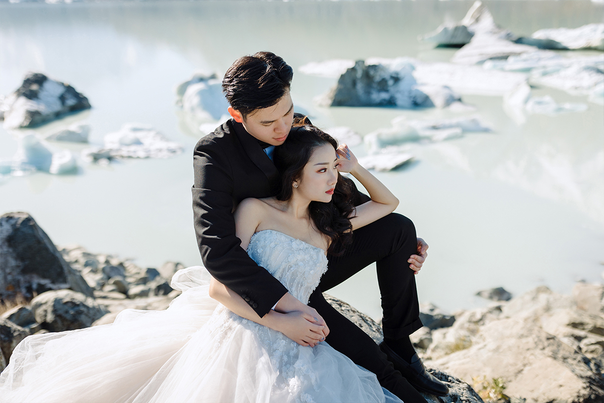 Dreamy Winter Pre-Wedding Photoshoot with Snow Mountains and Glaciers by Fei on OneThreeOneFour 12