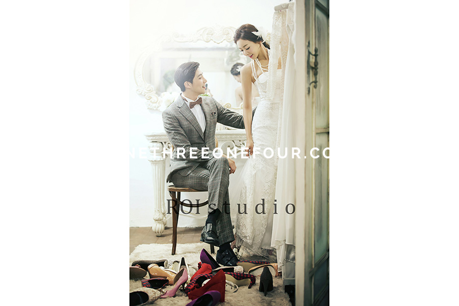 Korean Wedding Studio Photography: Vintage European Set by Roi Studio on OneThreeOneFour 10