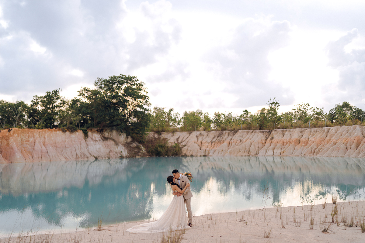 Bintan Pre-Wedding Photoshoot: Kellyn & Jiabao’s Fun Adventure at Blue Lake, Sand Dunes & ANMON Resort by HS on OneThreeOneFour 10