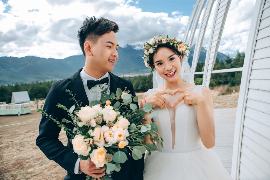 Yunnan Outdoor Pre-Wedding Photoshoot At Lijiang Jade Dragon Mountain & Ancient Town by Cao on OneThreeOneFour 25