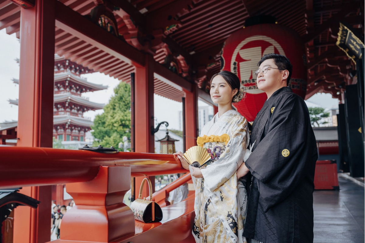 Tokyo Pre-Wedding Photoshoot with Asakusa Temple, Chureito Pagoda, Oishi Park, and Shibuya. by Dahe on OneThreeOneFour 1