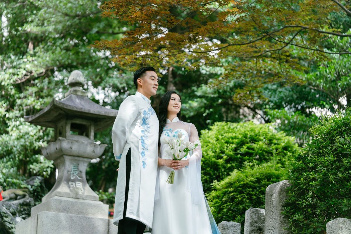 Tokyo Pre-Wedding Photoshoot with Nezu Shrine, Daikanzan Observation Deck, Lake Ashi, and Hakone Shrine by Dahe on OneThreeOneFour 4